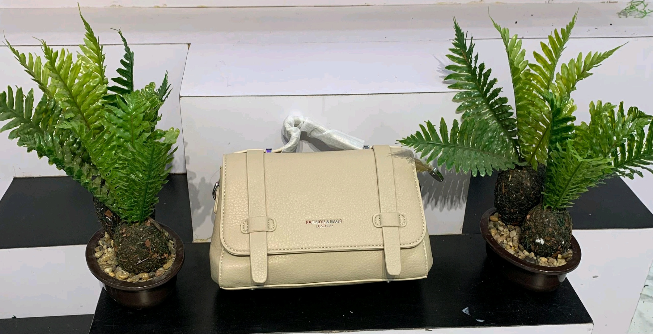 FASHION & BAGS 1882