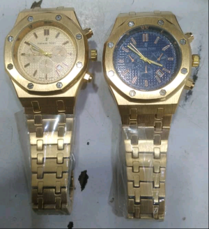 Elegant Gold Tone Chronograph Watch